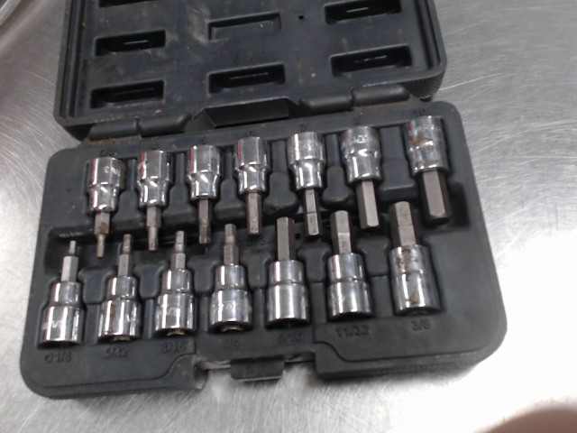 Lot de douille en case