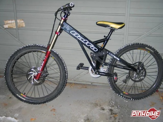 Velo mtb custom balfa 2step noir jaune