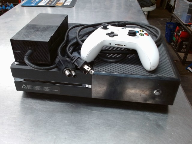 Xbox one avec fils et manette