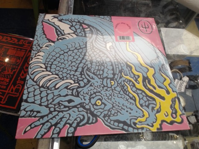 Scaled and icy vinyl