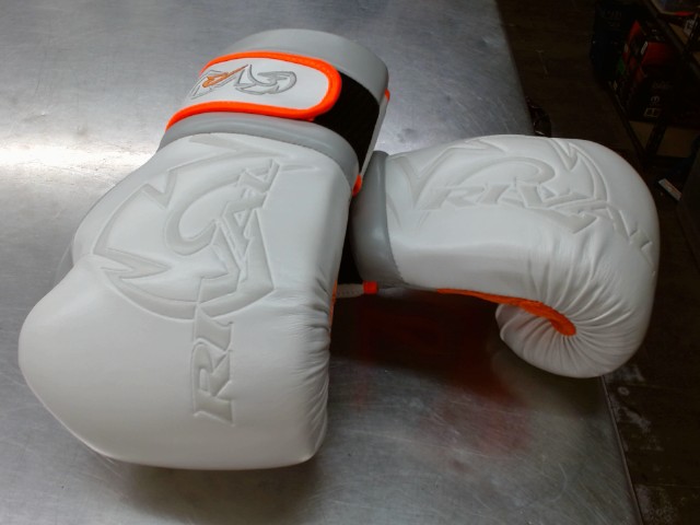 Gant de boxe blanc orange