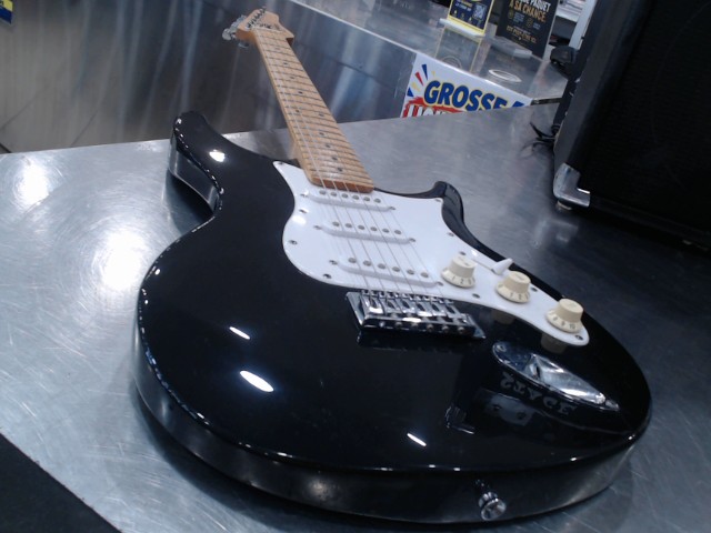 Guitare electrique noir benringer