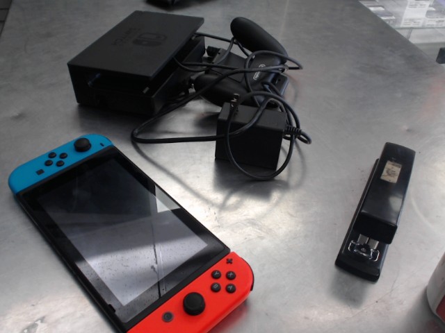 Switch 1 avec accessoire / dock / fils