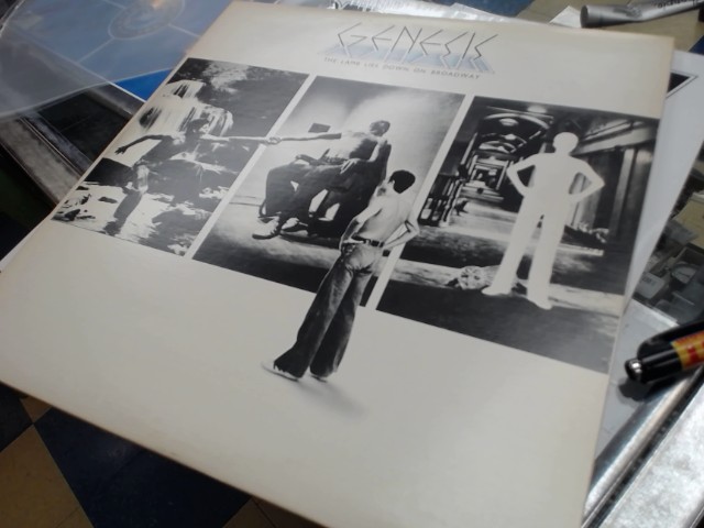 The lamb lies down on broadway vinyl