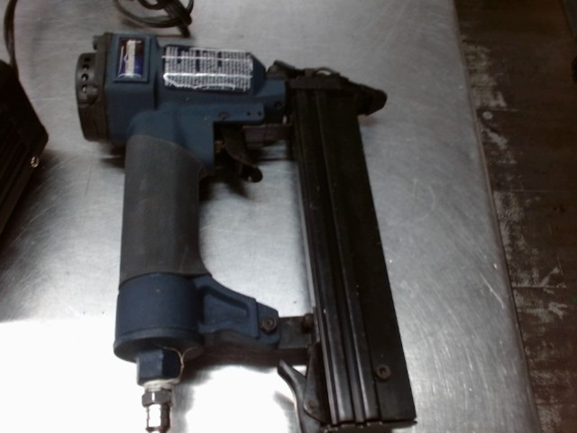 Gun a clou mastercraft a air comprimer