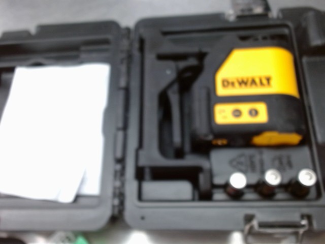 Laser dewalt propre dans coffre