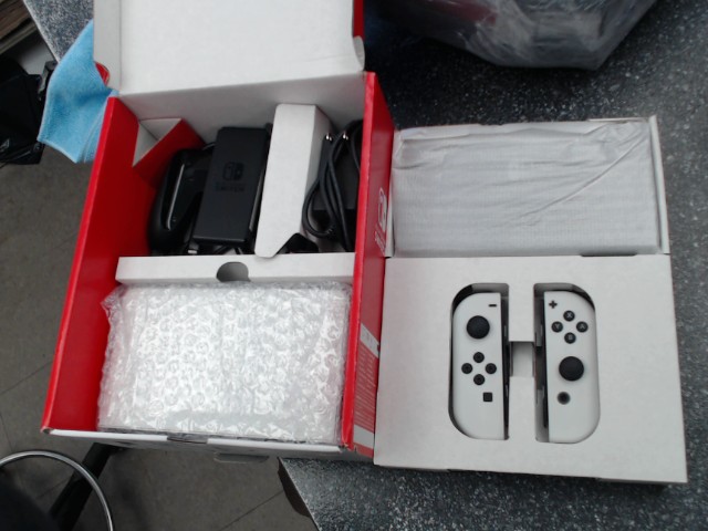 Console switch oled kit complet dans bo