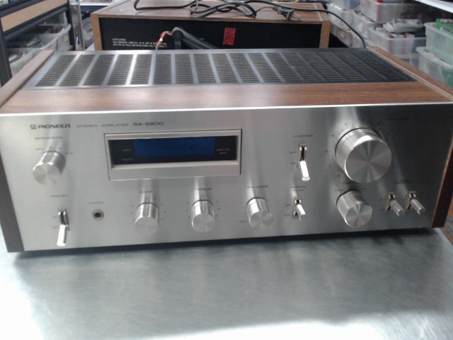 Stereo amplifier 180 watts 60 hz