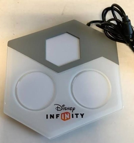 Plateforme disny infinity avec figurien