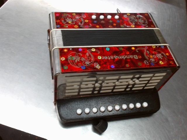Accordeon bandmaster rouge avec collant