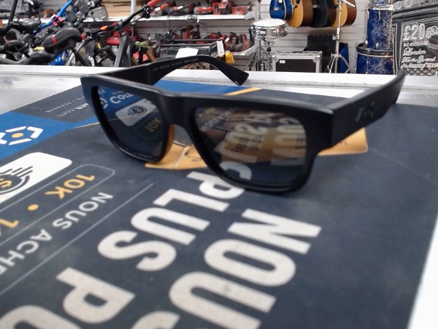 Lunette soileil noir polariz�