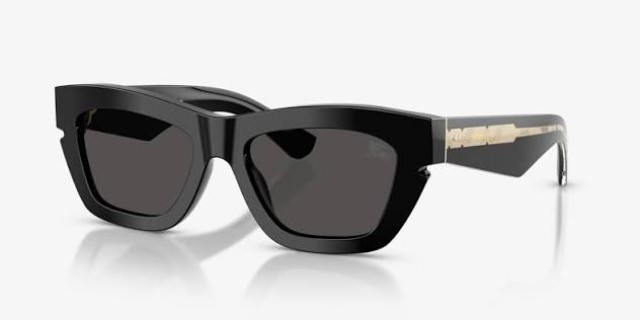 Burberry black square style sunglases