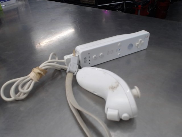 Wii remote +nunchuck