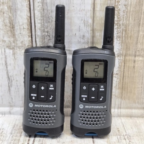 Pair de talkie-walkie avec chargeur