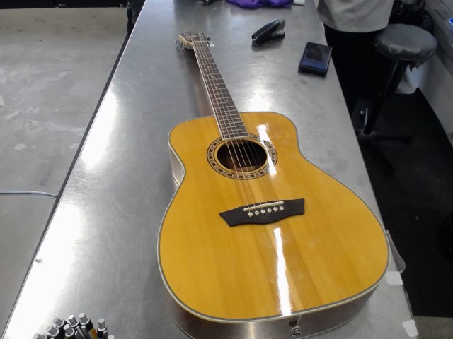 Guitare acoutique sans case