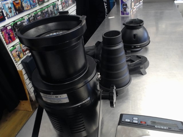 Projector lens avec acc