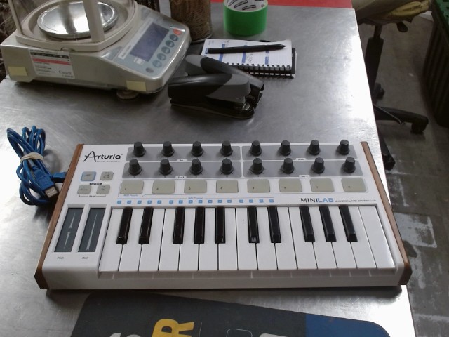 Clavier synthetiseur+fils