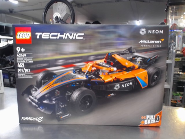 Lego neom mclaren formula e team