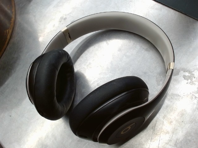 Beats studio pro black top white under
