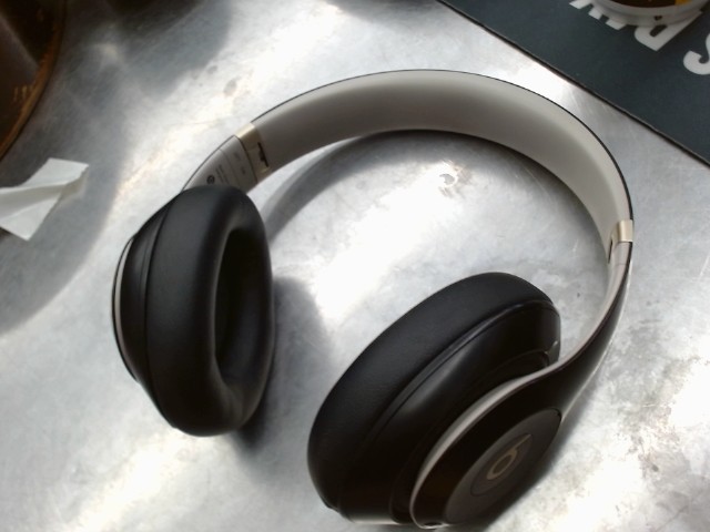 Studio pro beats noir et beige