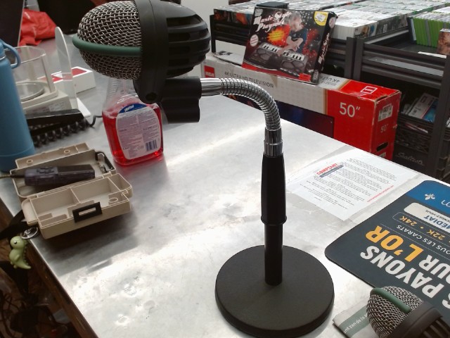 Microphone de basse sur stand