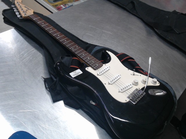 Electric guitar (missing cords)