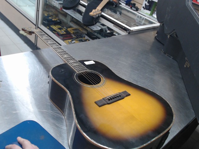 Guitare electro-acoustique