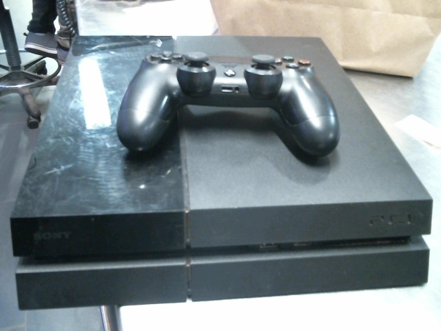Ps4 avec 1 manettes et acc
