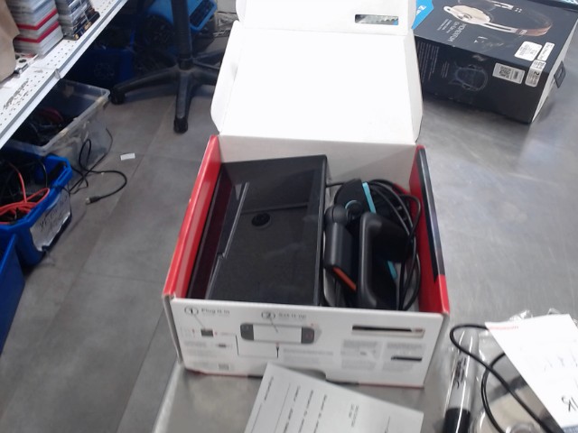 Nintendo switch 2 avec boite et tous