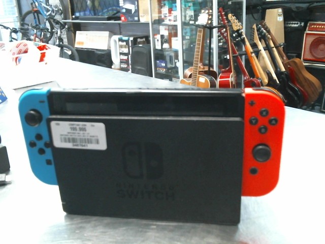 Nintendo switch avec doc et manette