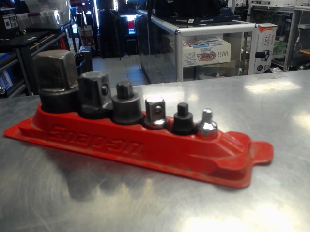 Snap on socket