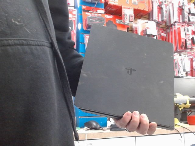 Playstation 4 slim