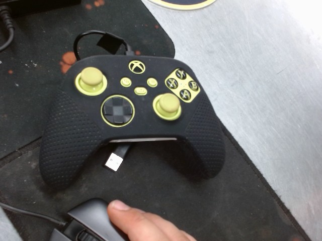 Manette vert avec cover noir xbox one