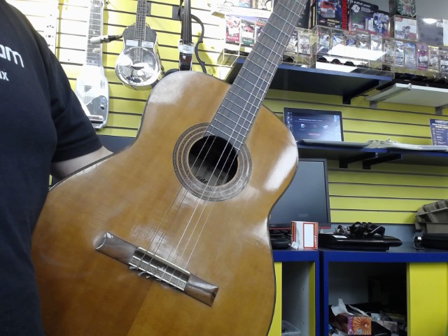 Guitare mauvais etas