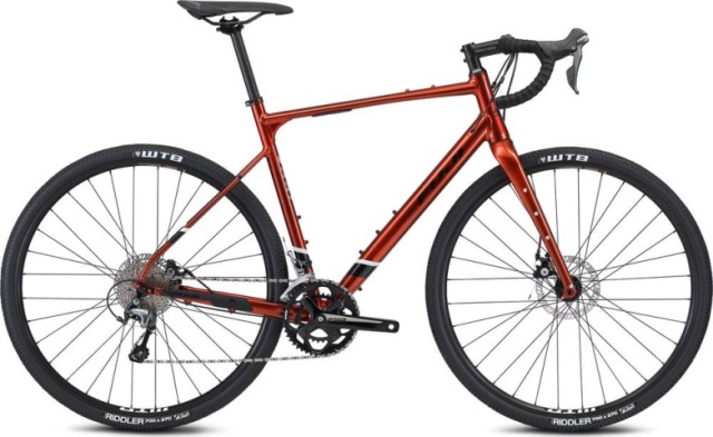 Velo de ville fuji rouge avec pompe