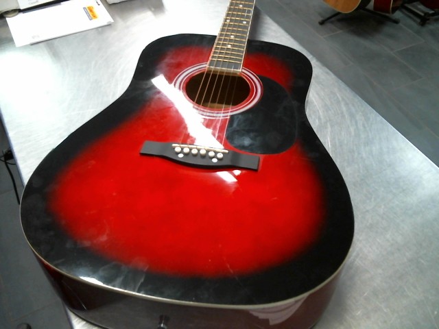 Guitare acoustique rouge