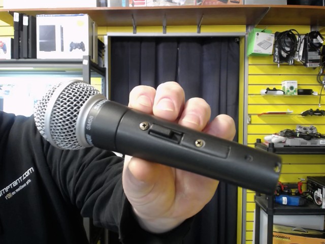 Microphone unidirectionnel avec switch