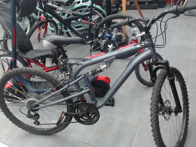 Velo montagne gris