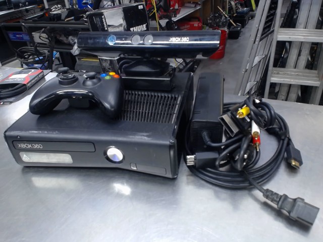 Xbox 360 s avec fils et 2 man
