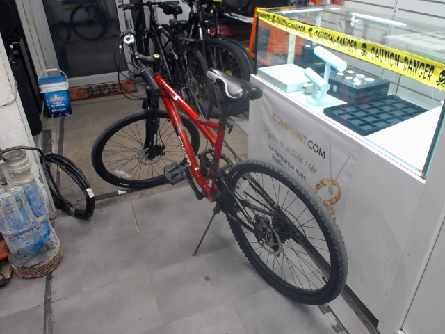 Velo de montagne schwinn teslin 2.4