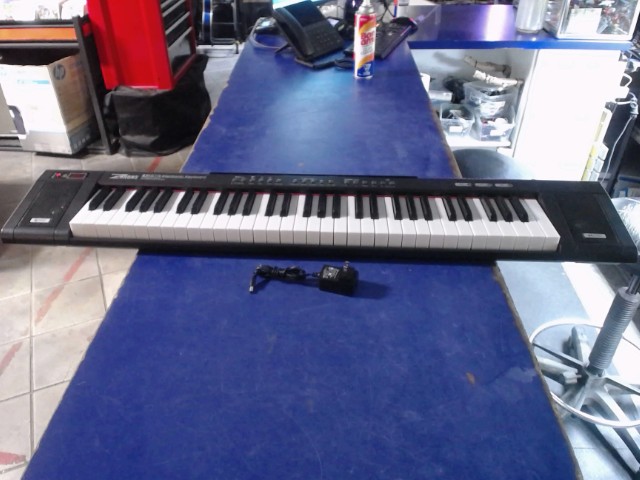 Synth�tiseur de base 61 touches