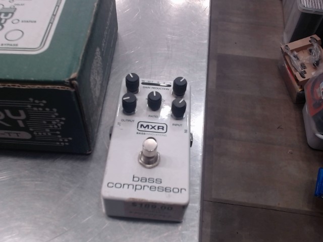 Pedale d'effet / bass compressor