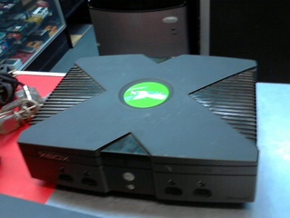 Console originale xbox avec une manette