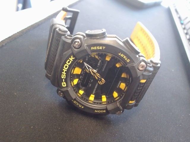 Montre casio noir rouge
