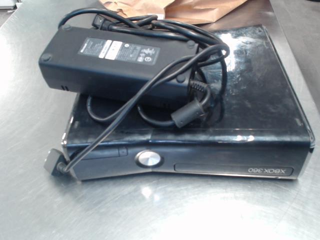 Xbox 360 avec manette et fil sans disque
