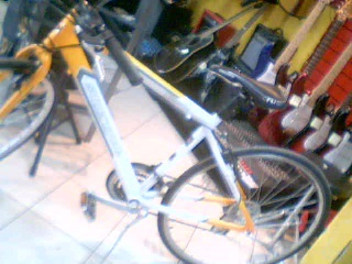 Velo hybride jaune/blanc