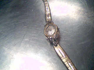 Montre pour femme carr couleur argent