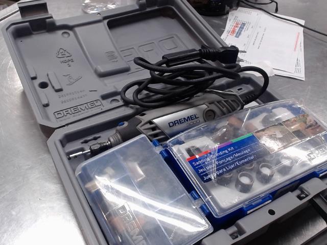 Dremel + accesoire dans boite