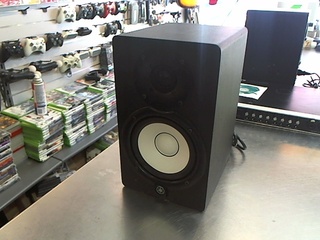 Deux haut parleur blanc studio