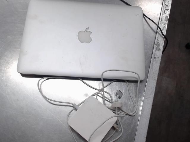 Macbook pro avec chargeur